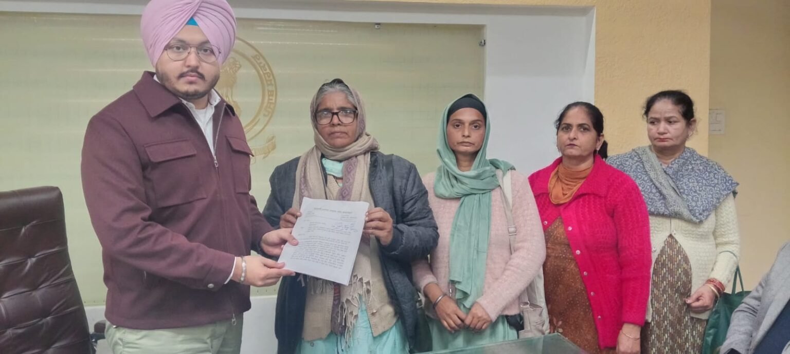 ਬੀ ਪੀ ਈ ਓ ਕਾਦੀਆਂ 2 ਪੋਹਲਾ ਸਿੰਘ ਖਿਲਾਫ ਕਾਰਵਾਈ ਲਈ ਏ ਡੀ ਸੀ ਜਰਨਲ ਨੂੰ ਦਿੱਤਾ ਮੰਗ ਪੱਤਰ।